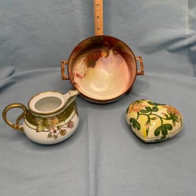 4 pieces of Japanese Porcelain