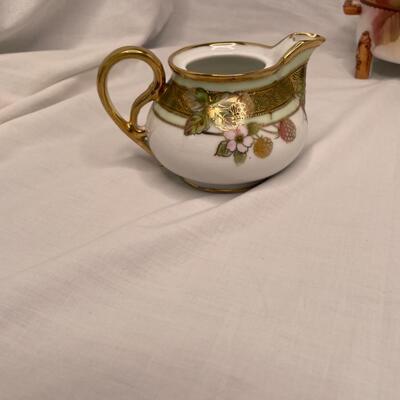 4 pieces of Japanese Porcelain