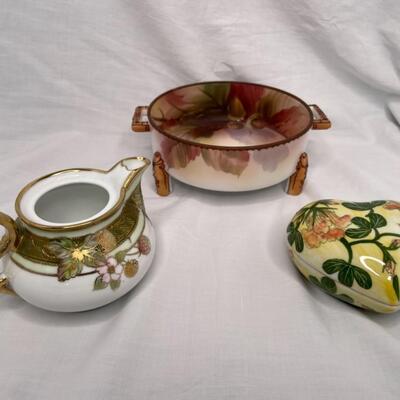 4 pieces of Japanese Porcelain