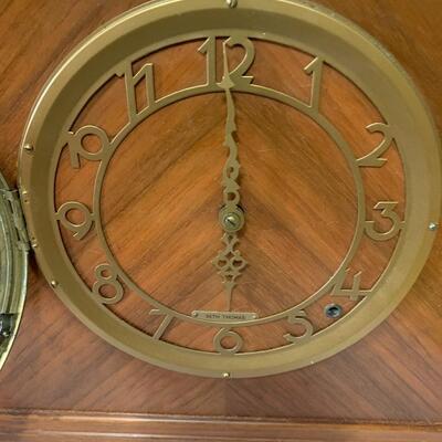 Vintage Seth Thomas mantle clock with key