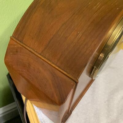 Vintage Seth Thomas mantle clock with key