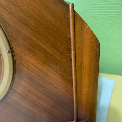 Vintage Seth Thomas mantle clock with key