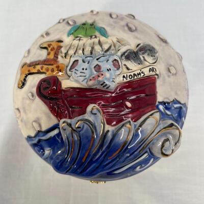 3 ceramic/porcelain trinket boxes
