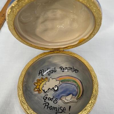 3 ceramic/porcelain trinket boxes