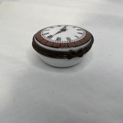 3 ceramic/porcelain trinket boxes