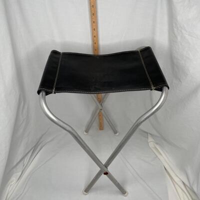 Fold up stool/table