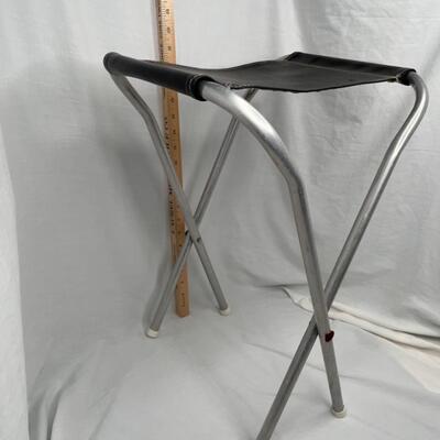 Fold up stool/table