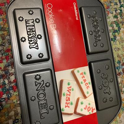 Crate&Barrel cookie bar pan Christmas New