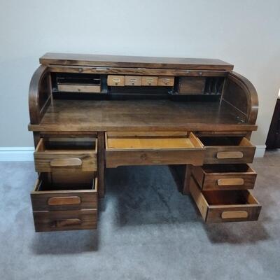 LOT 1 ANTIQUE ROLL TOP CLEMCO WENTWORTH DESK WITH KEY