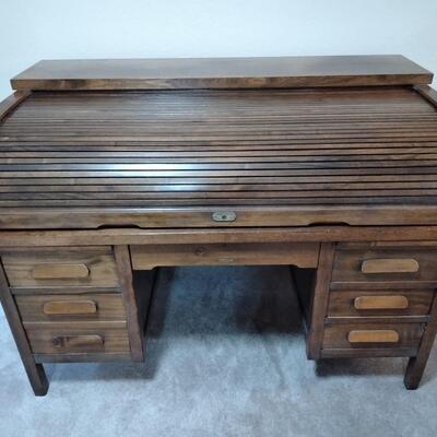 LOT 1 ANTIQUE ROLL TOP CLEMCO WENTWORTH DESK WITH KEY