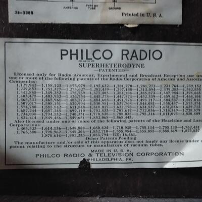 LOT 17 ANTIQUE PHILCO TUBE RADIO