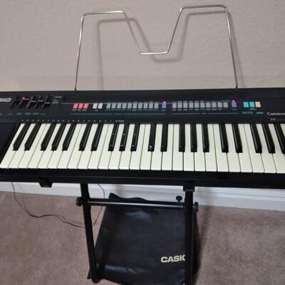 LOT 16 CASIO CT-370 KEYBOARD WITH STAND & COVER