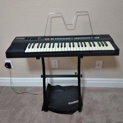 LOT 16 CASIO CT-370 KEYBOARD WITH STAND & COVER