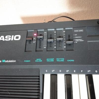 LOT 16 CASIO CT-370 KEYBOARD WITH STAND & COVER