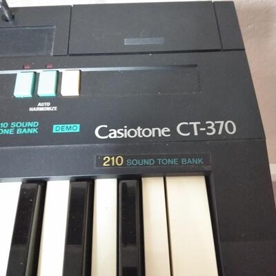 LOT 16 CASIO CT-370 KEYBOARD WITH STAND & COVER