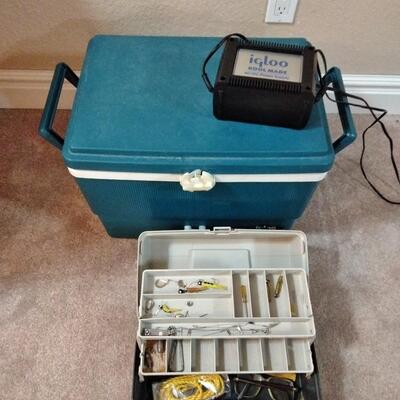 LOT 75 IGLOO KOOL MADE 32 THERMOELECTRIC AC / DC COOLER/HEATER & TACKLEBOX