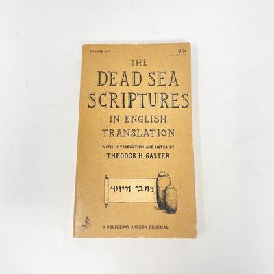 *FIRST EDITION* 1956 â€œTHE DEAD SEA SCRIPTURES IN ENGLISH TRANSLATIONâ€ PAPERBACK BOOK