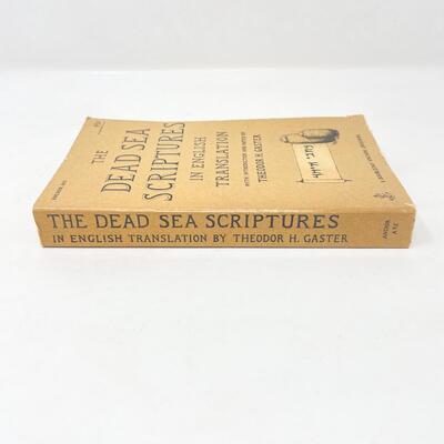 *FIRST EDITION* 1956 â€œTHE DEAD SEA SCRIPTURES IN ENGLISH TRANSLATIONâ€ PAPERBACK BOOK