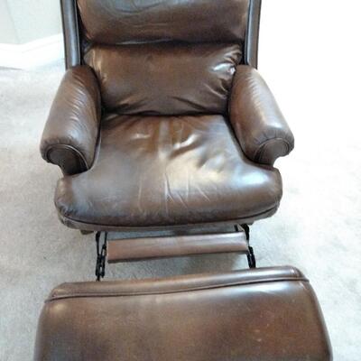 LOT 37 LEATHER BARCA LOUNGER RECLINING CHAIR