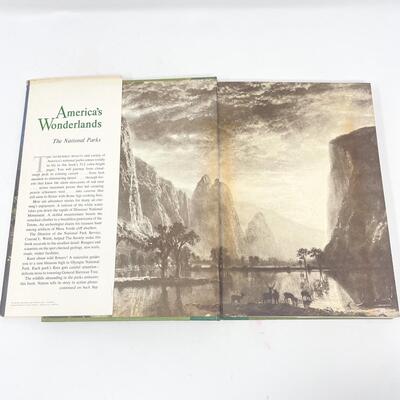 1959 â€œAMERICAâ€™S WONDERLANDS - THE NATIONAL PARKSâ€ - NATIONAL GEOGRAPHIC SOCIETY - LARGE HARDBACK BOOK