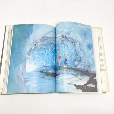 1959 â€œAMERICAâ€™S WONDERLANDS - THE NATIONAL PARKSâ€ - NATIONAL GEOGRAPHIC SOCIETY - LARGE HARDBACK BOOK