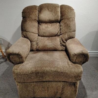 LOT 5 AMERICAN FURNITURE OVER SIZED RECLINING CHAIR