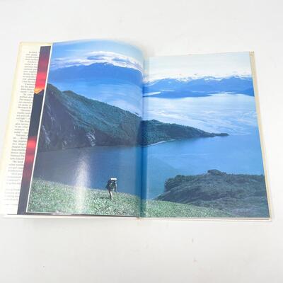 1984 â€œALASKAâ€™S MAGNIFICENT PARKLANDSâ€ - NATIONAL GEOGRAPHIC SOCIETY - LARGE HARDBACK BOOK