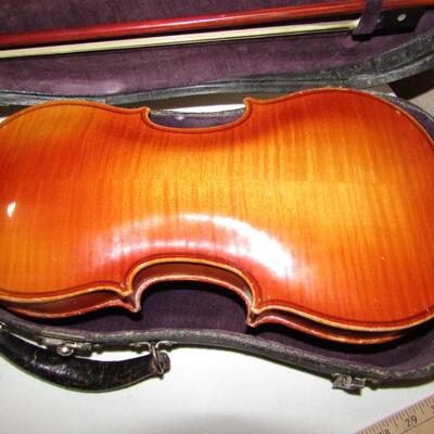 LOT 3  VIOLIN COPY OF JACOBUS STRAINER MADE IN GERMANY