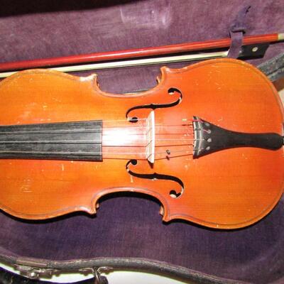 LOT 3  VIOLIN COPY OF JACOBUS STRAINER MADE IN GERMANY