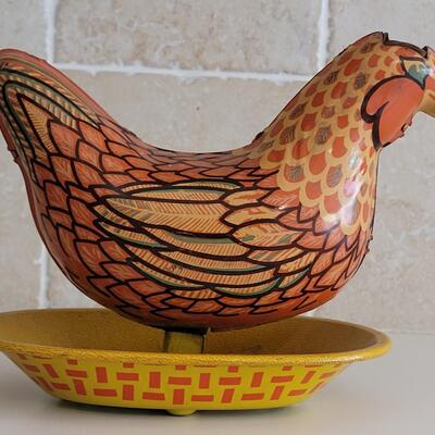 Lot 1: 1940's Wyandotte Toys Mechanical Marble Laying Chicken Tin Toy
