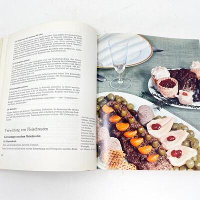 1960 â€œDIE FÃœHRUNG DER FEINEN UND BÃœRGERLICHEN KÃœCHEâ€ GERMAN HARDBACK COOKBOOK