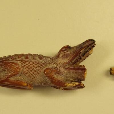 Lot 22: Antique Meerschaum Alligator Cheroot Holder in Original Wood Case