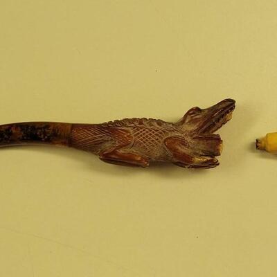 Lot 22: Antique Meerschaum Alligator Cheroot Holder in Original Wood Case