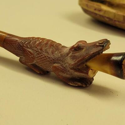 Lot 22: Antique Meerschaum Alligator Cheroot Holder in Original Wood Case