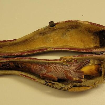 Lot 22: Antique Meerschaum Alligator Cheroot Holder in Original Wood Case