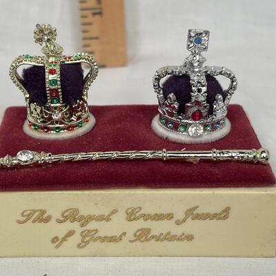 Commemoration  items from Buckingham Palace