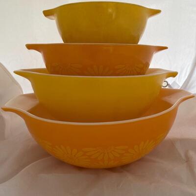 Pyrex Daisy Cinderella Mid Century Nesting Bowl Set