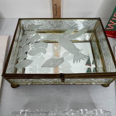 Christmas items, trinket boxes