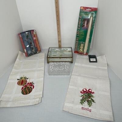 Christmas items, trinket boxes