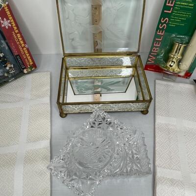Christmas items, trinket boxes
