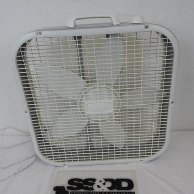 Lasko Box Fan, White, Near New, Works | EstateSales.org