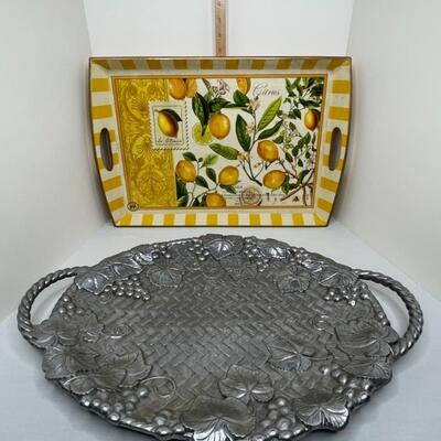 2 Trays