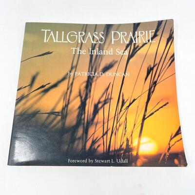 *1ST EDITION* 1979 â€œTALLGRASS PRAIRIE: THE INLAND SEAâ€ BY PATRICIA D. DUNCAN LARGE PAPERBACK BOOK