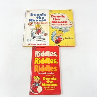 VINTAGE â€œDENNIS THE MENACEâ€ BOOK BUNDLE #1