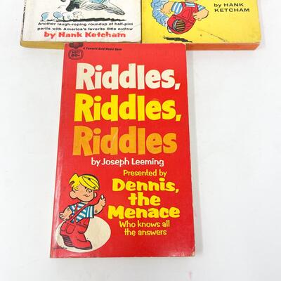 VINTAGE â€œDENNIS THE MENACEâ€ BOOK BUNDLE #1