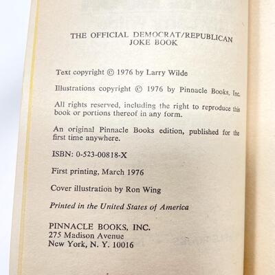 *1ST EDITION* 1976 â€œTHE OFFICIAL DEMOCRAT/REPUBLICAN JOKE BOOKâ€ LARRY WILDE PAPERBACK