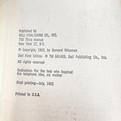 *1ST PRINTING* 1962 â€œIRWIN THE INTERNâ€ B. WISEMAN CARTOON BOOK