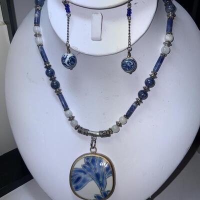 Chunky Necklace with Blue and White Chinese Porcelain