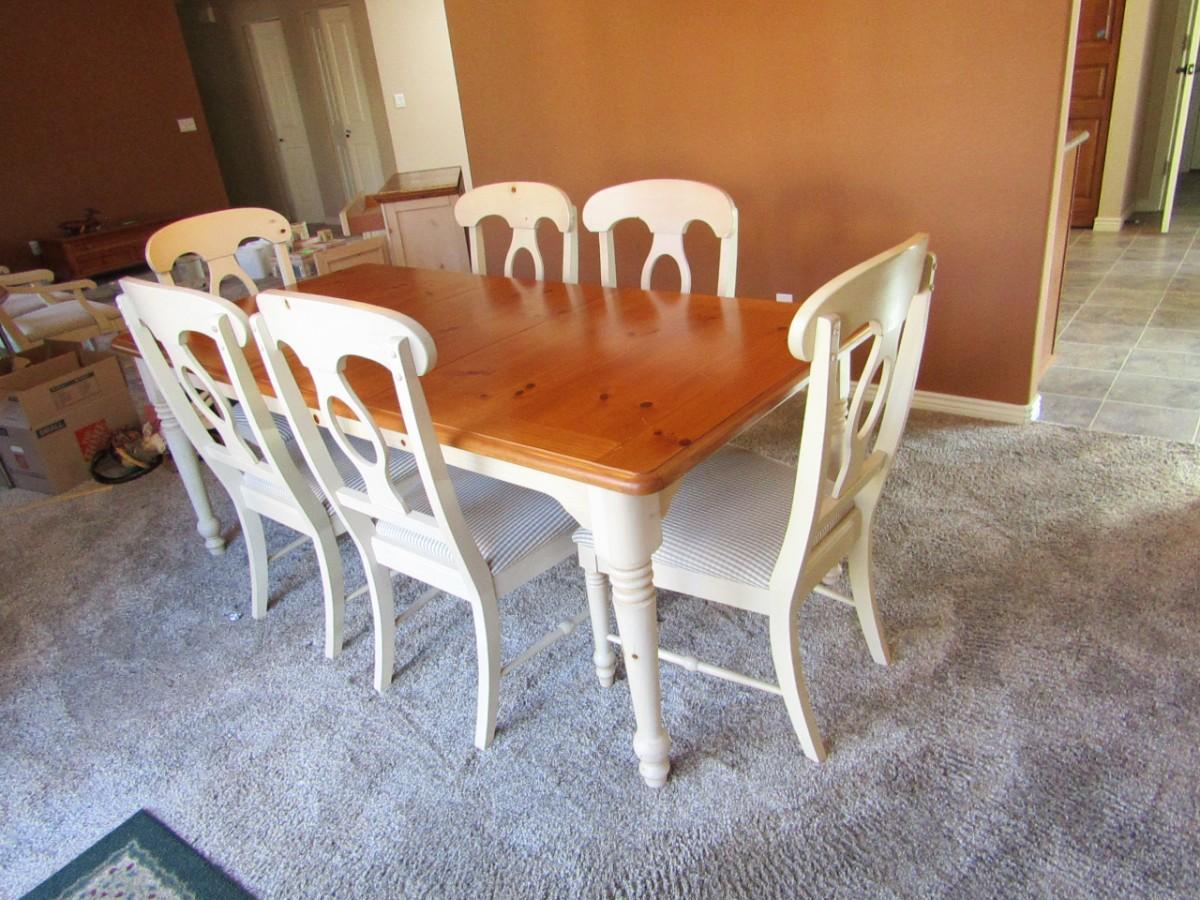 LOT 122 GORGEOUS BROYHILL DINING ROOM TABLE WITH 8 CHAIRS | EstateSales.org