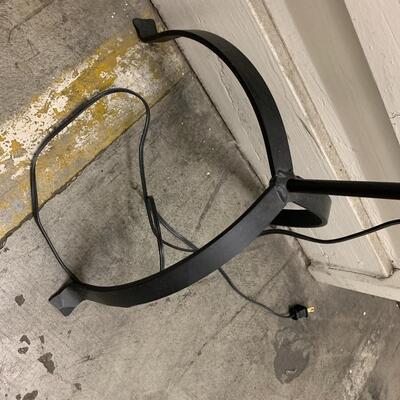 Bridge floor lamp